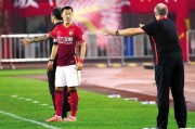 PLAYACE官网- 亚特兰大主帅赛后炮轰，裁判误判成焦点  